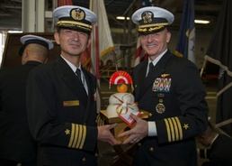 Bonhomme Richard receives Japanese New Year gift from Japanese Destroyer Kurama