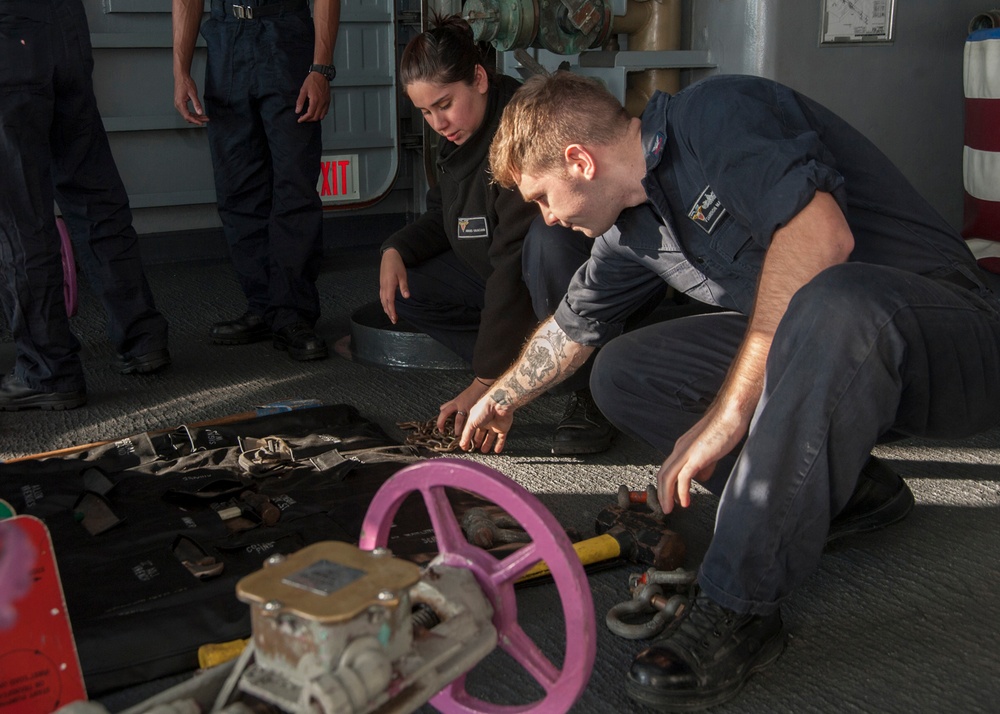 USS Carl Vinson replenishment