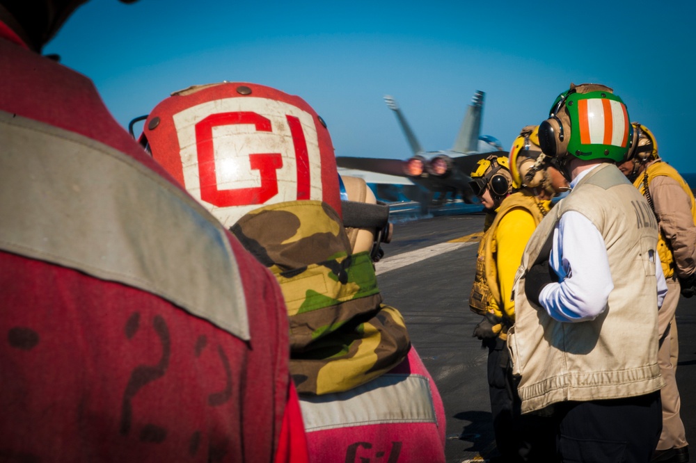 USS Carl Vinson supports Operation Inherent Resolve