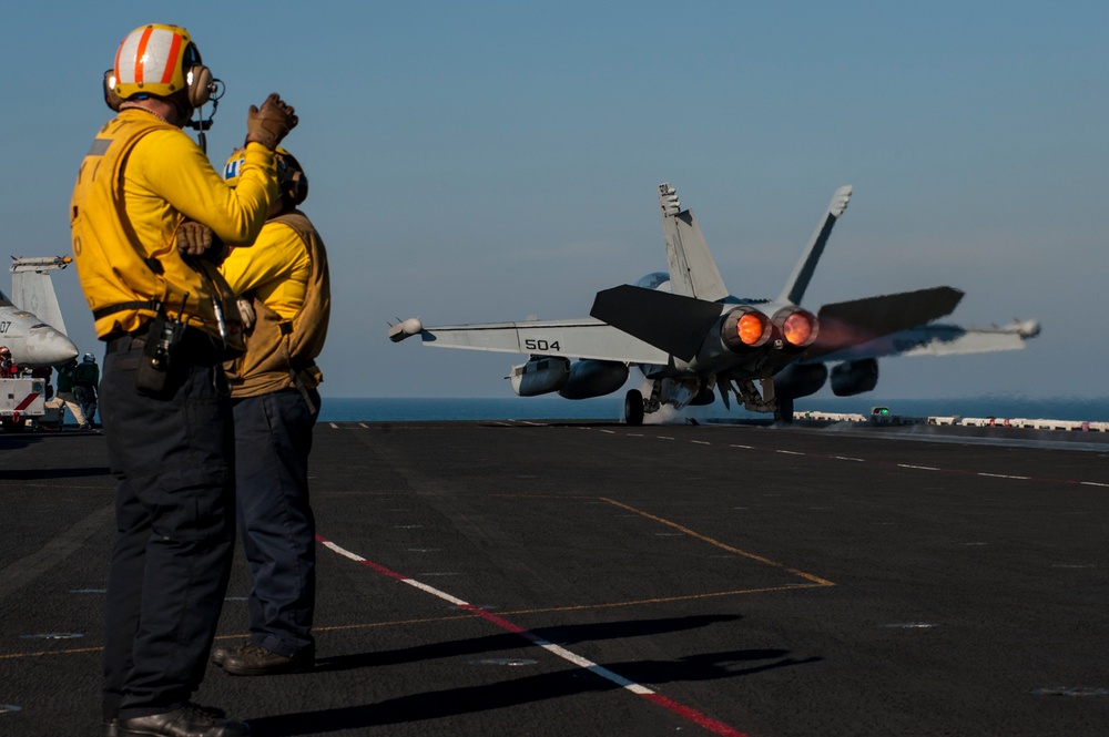 USS Carl Vinson supports Operation Inherent Resolve