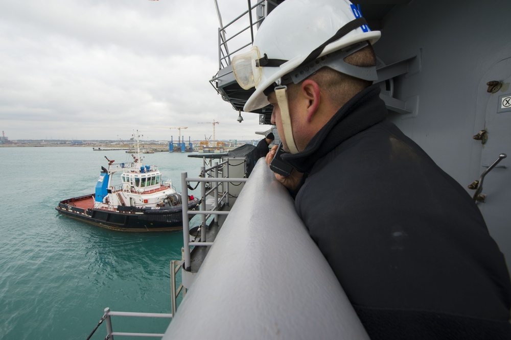 USS Iwo Jima departs Civitavecchia, Italy