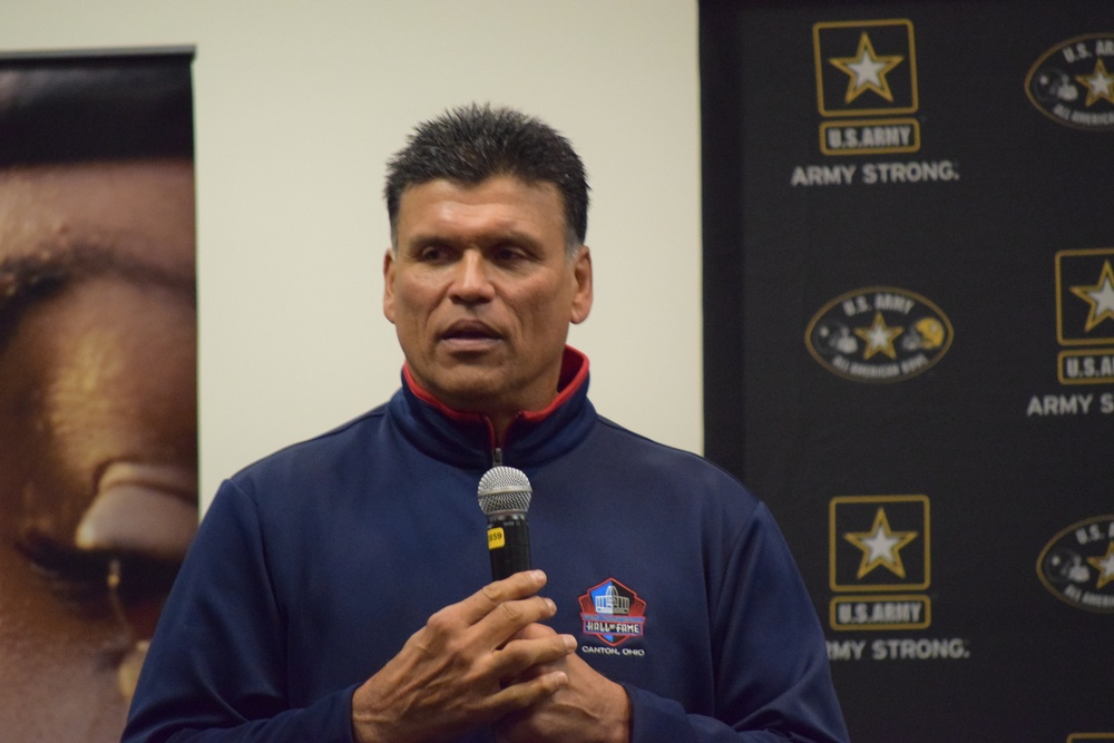 Pro Football Hall of Fame offensive tackle speaks to athletes