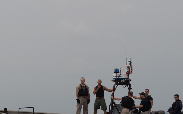 Navy divers support AirAsia Flight QZ8501 search efforts