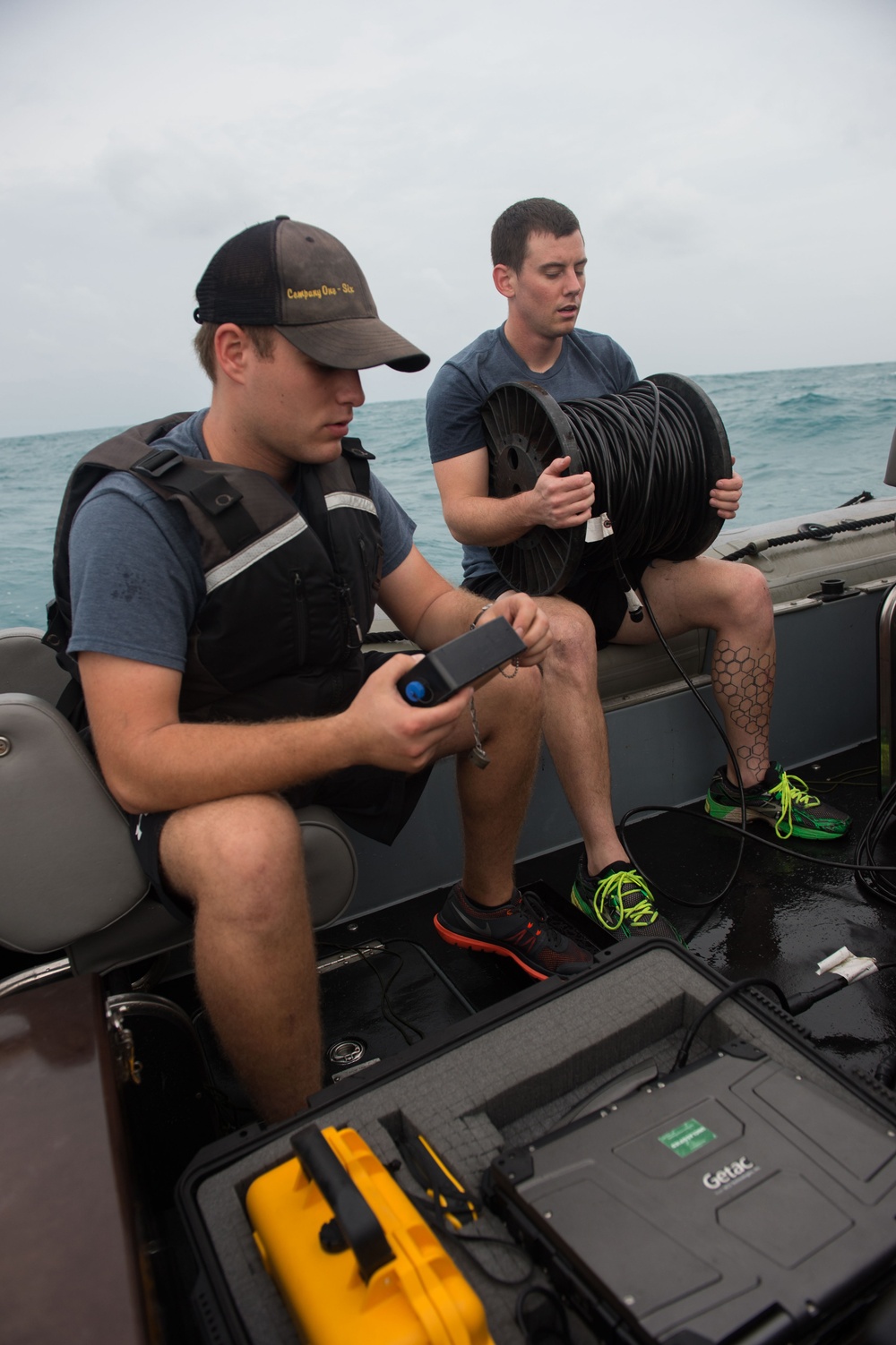 Navy divers support AirAsia Flight QZ8501 Search Efforts