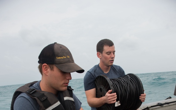 Navy divers support AirAsia Flight QZ8501 Search Efforts