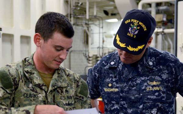 Navy divers support AirAsia Flight QZ8501 Search Efforts