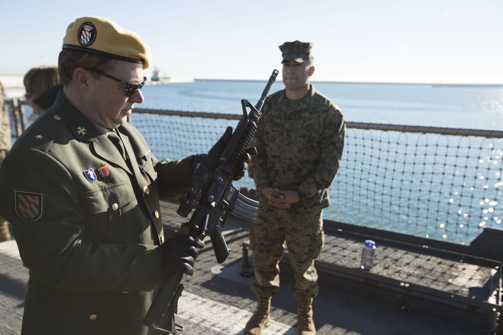 24th MEU Marines give tactics demonstration for Spanish government, military officials
