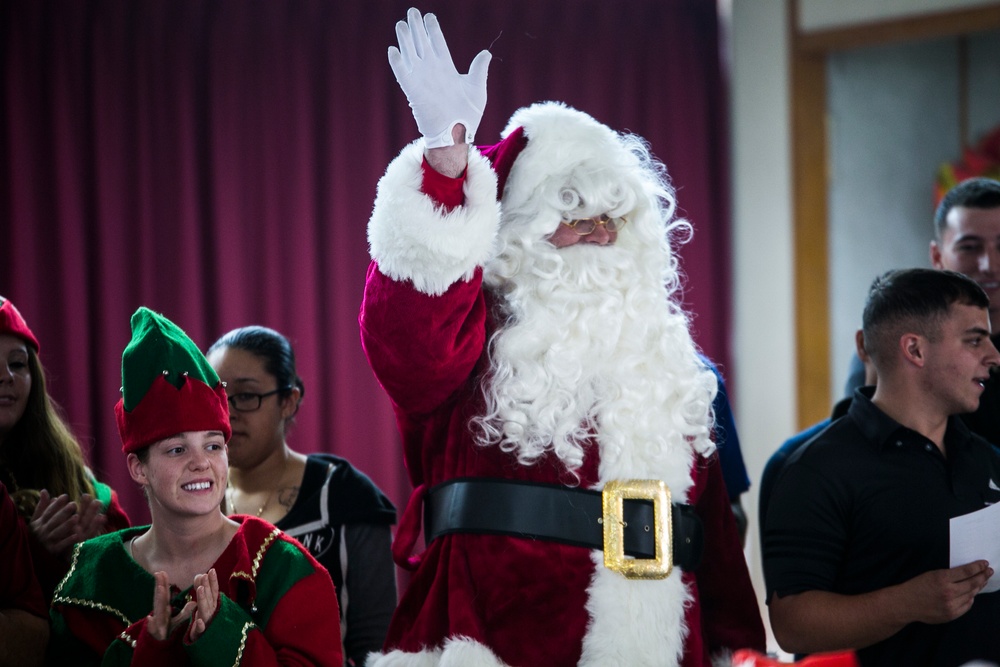 Marines bring Christmas joy