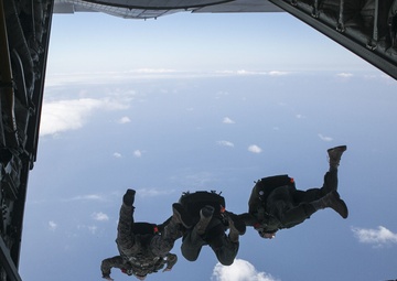 Recon Marines prepare for parachute missions in Pacific