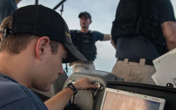 Navy divers support AirAsia Flight QZ8501 search efforts
