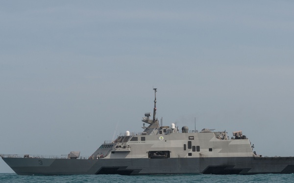 Navy divers support AirAsia Flight QZ8501 search efforts