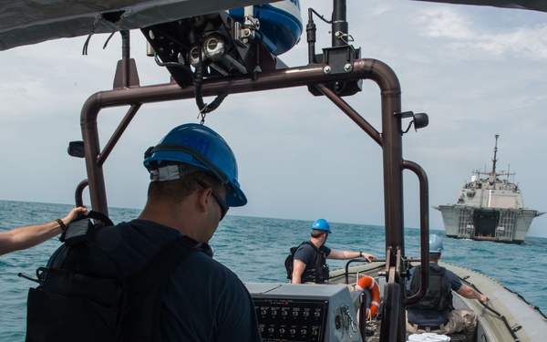 Navy divers support AirAsia Flight QZ8501 search efforts