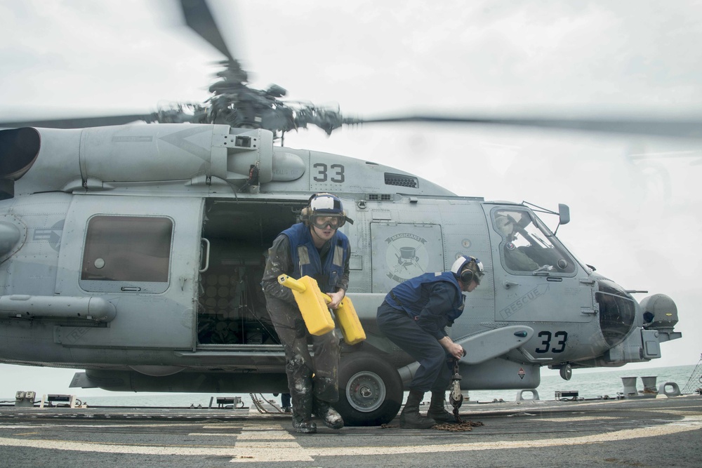 Recovery team from USS Sampson (DDG 102) conducts search and recovery operations for AirAsia flight QZ8501 search efforts