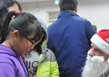 Santas surprise, celebrate Christmas with local kids
