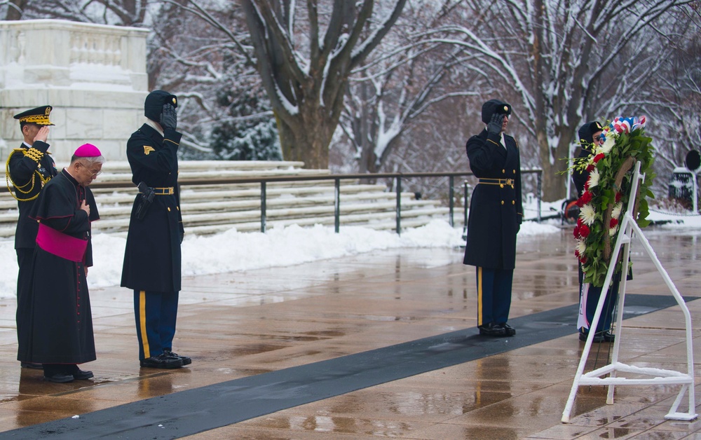Catholic archbishop of South Korea pays respect at Tomb of Unknown Soldier