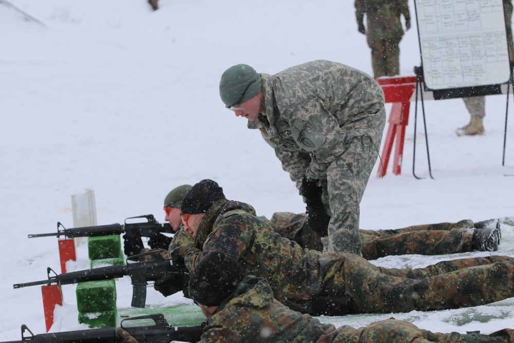 German Soldiers earn US Weapons Qualification Badge in Kosovo
