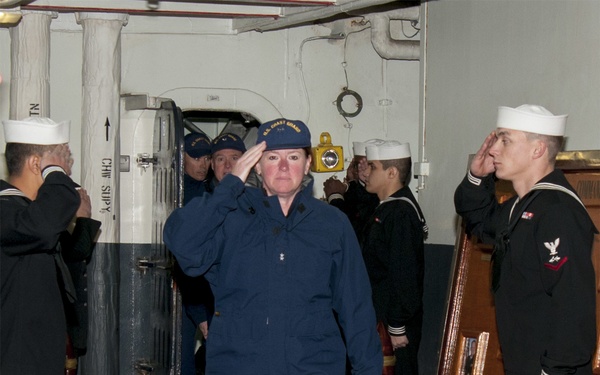 Coast Guard District 14 commander visits USS George Washington