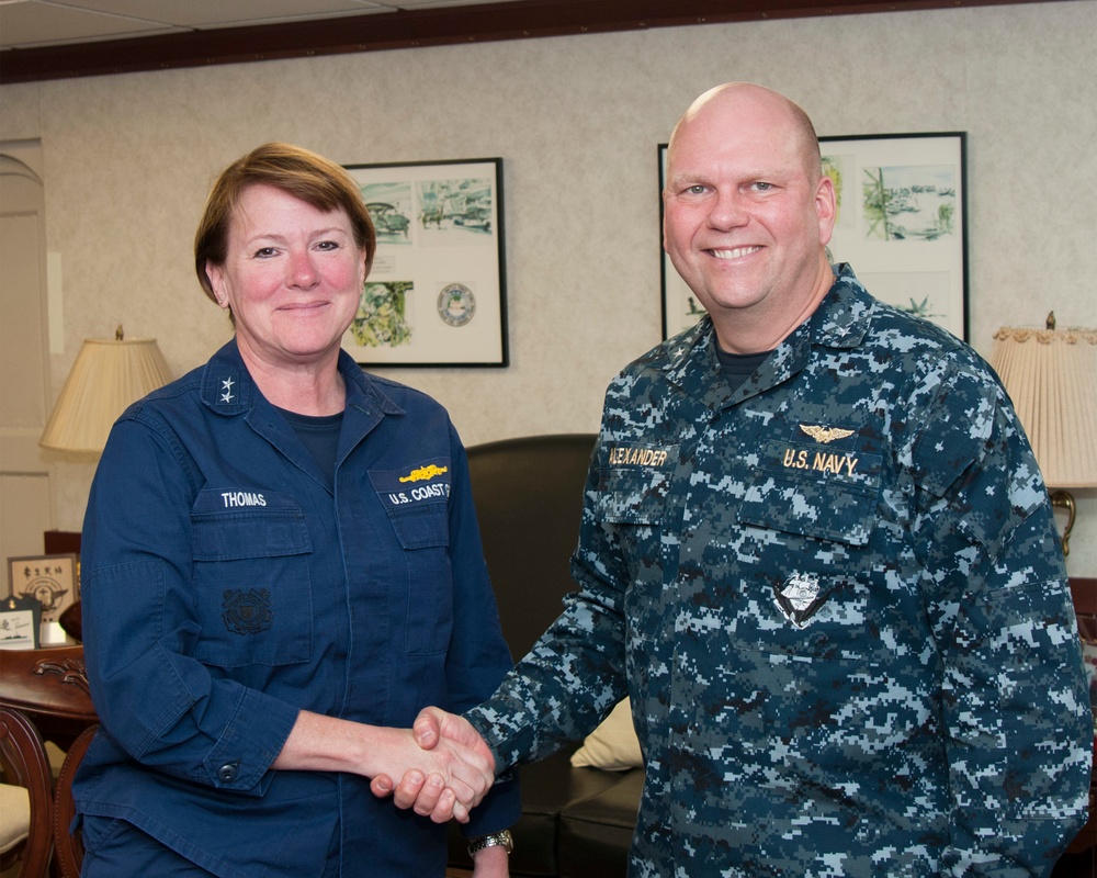 Coast Guard District 14 commander visits USS George Washington