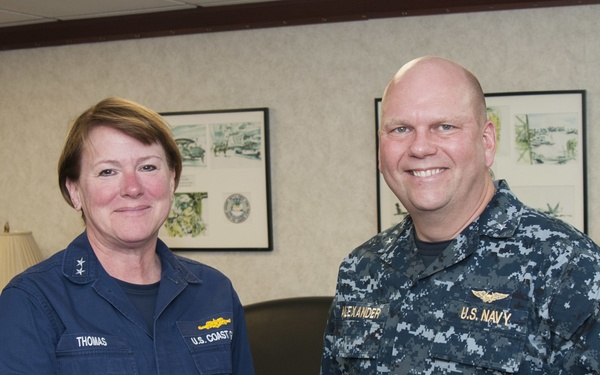 Coast Guard District 14 commander visits USS George Washington