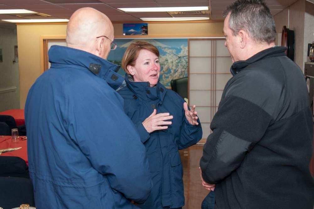 Coast Guard District 14 commander visits USS George Washington