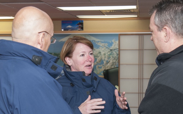 Coast Guard District 14 commander visits USS George Washington