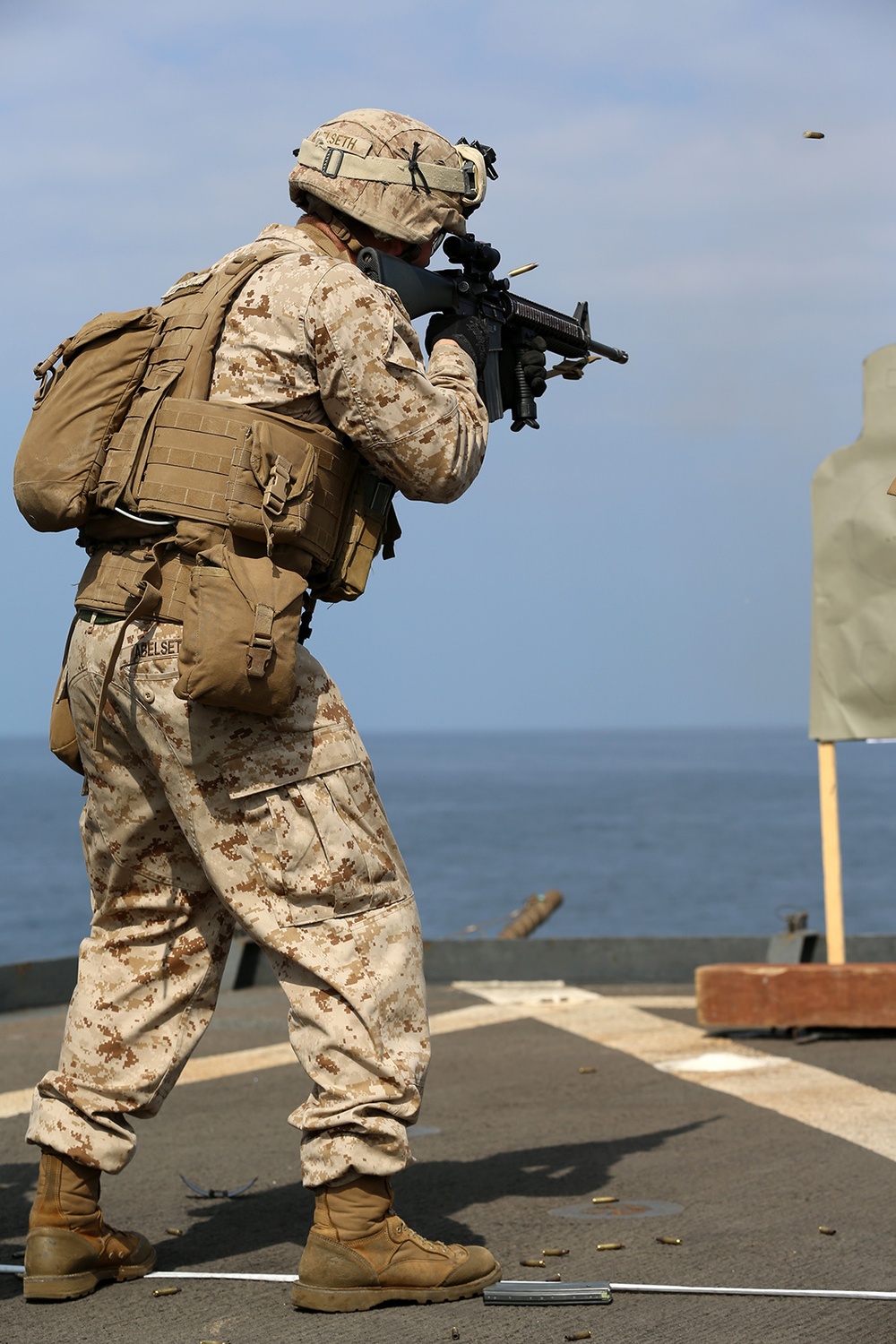 11th MEU Marines practice close quarters tactics on USS Comstock