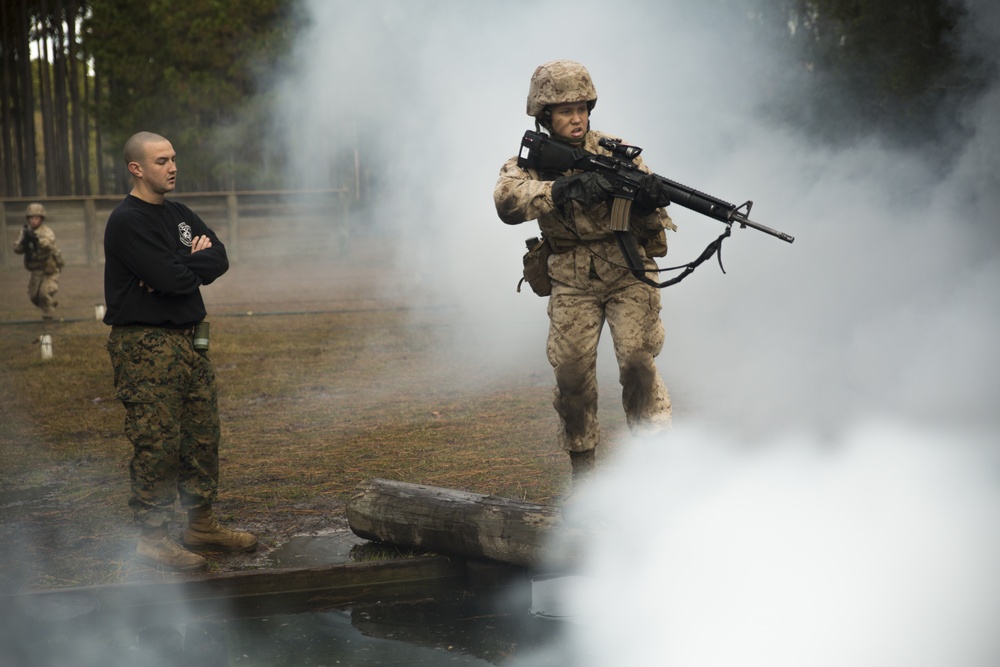 Marine recruits tackle Parris Island combat training course