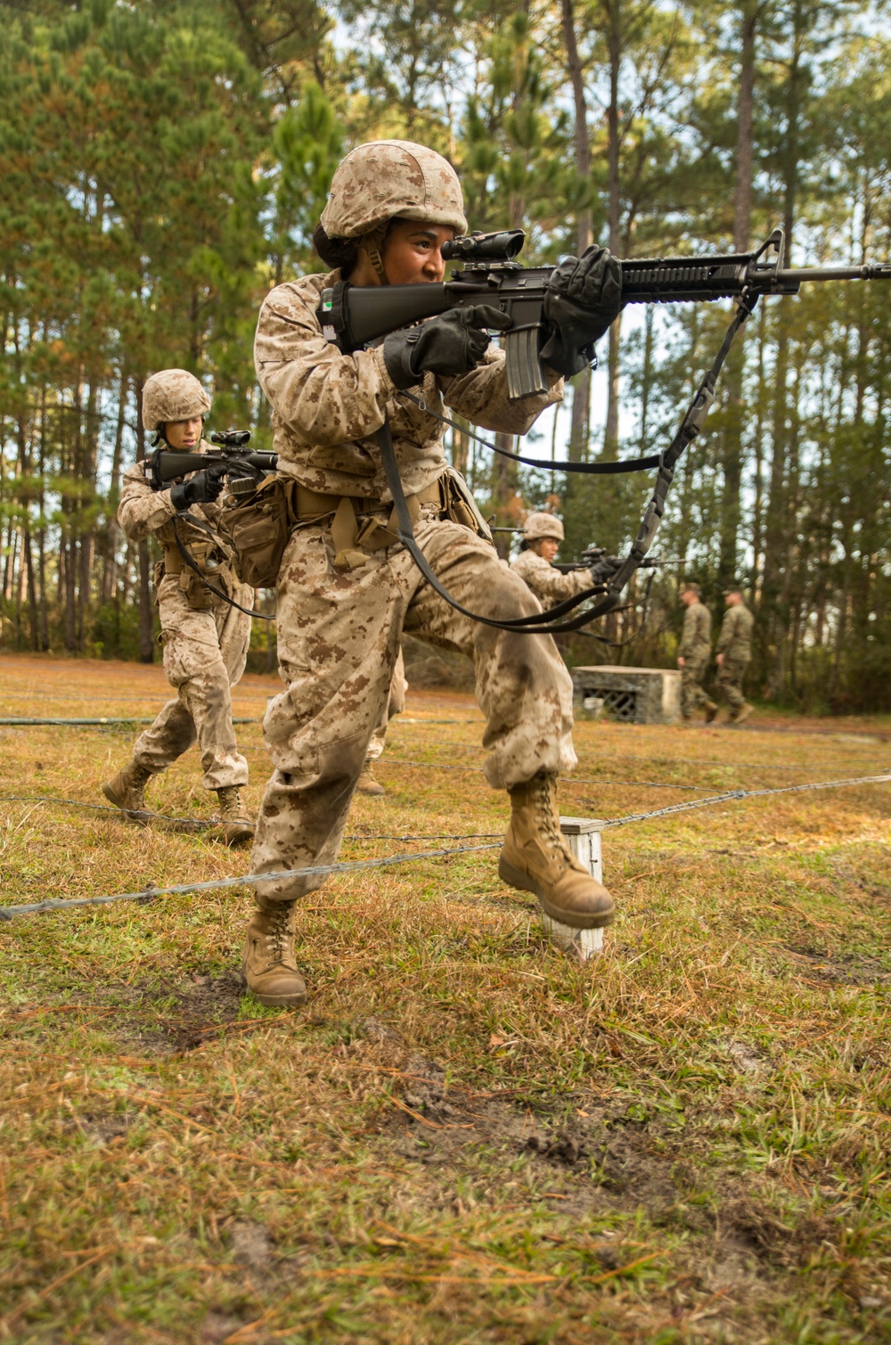 Marine recruits tackle Parris Island combat training course