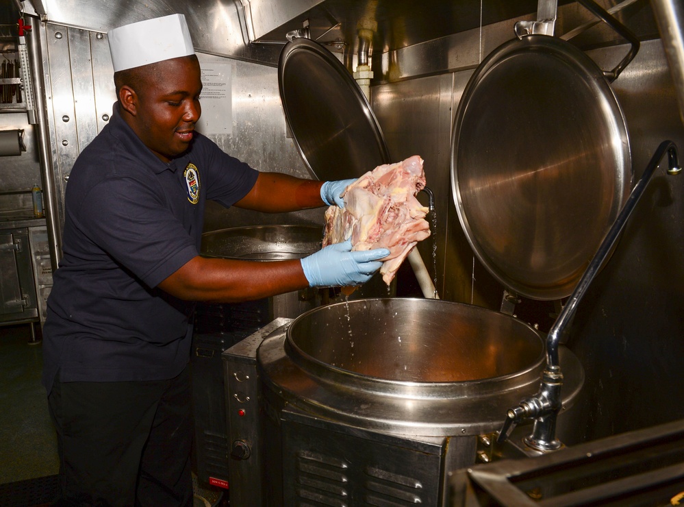 USS Sterett Sailors prepare dinner