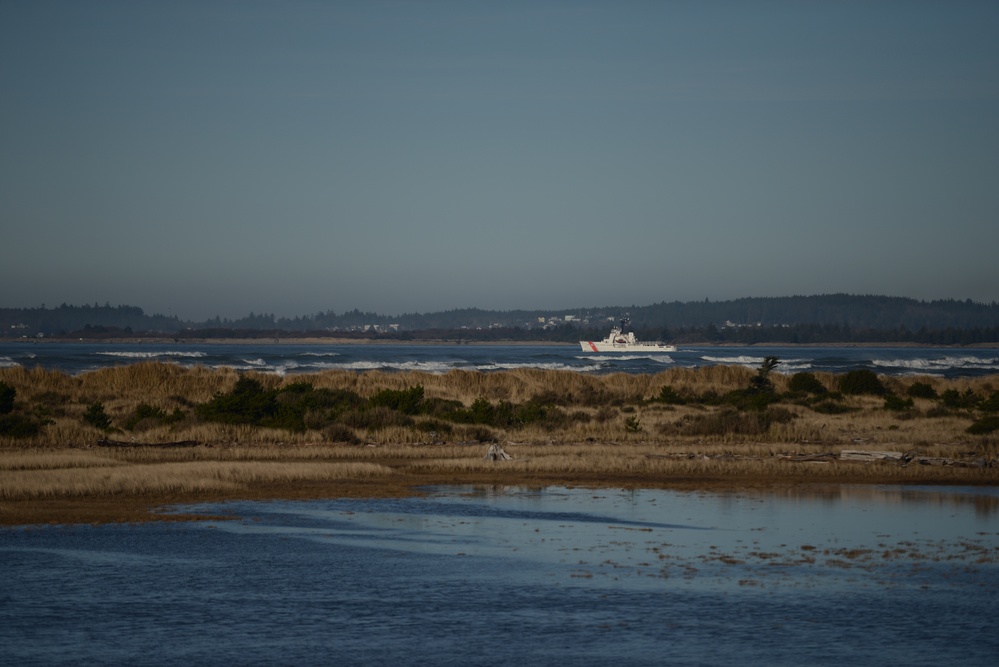 CGC Alert departs Astoria, Ore.