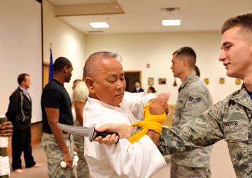 Okinawa MOFA shares Okinawa cultural to Kadena members