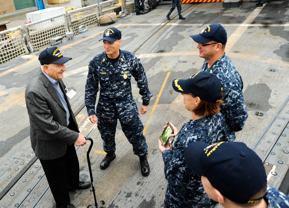 USS Ingraham tour