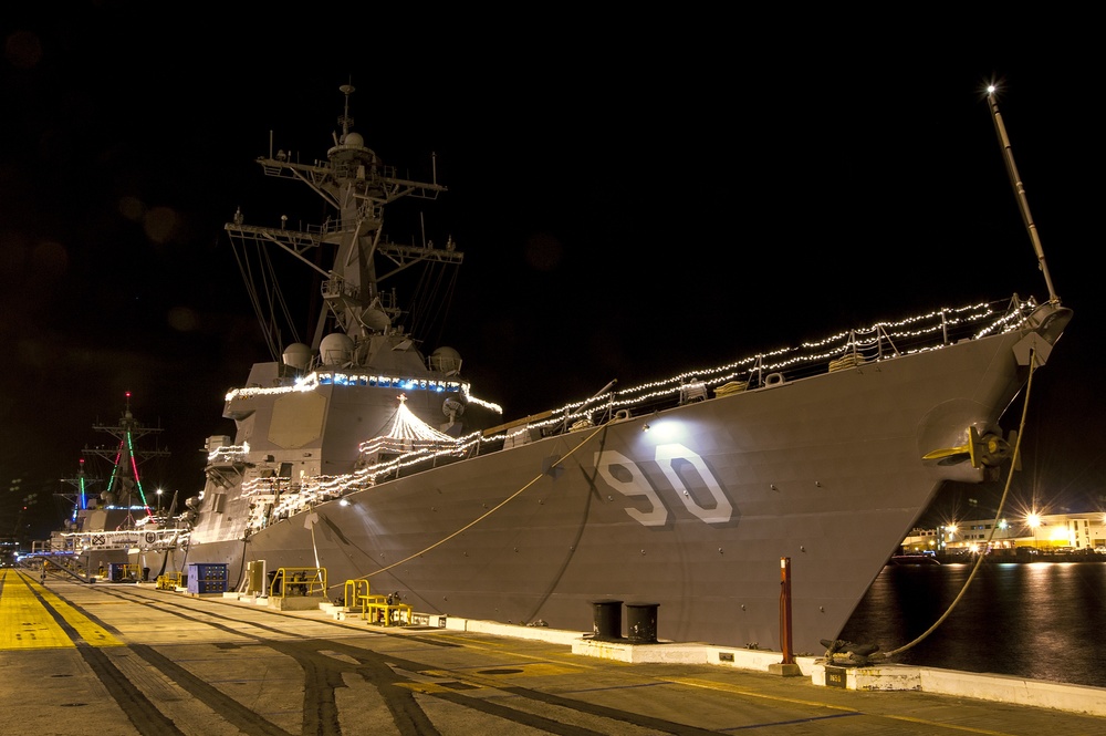 USS Chafee displays holiday lights