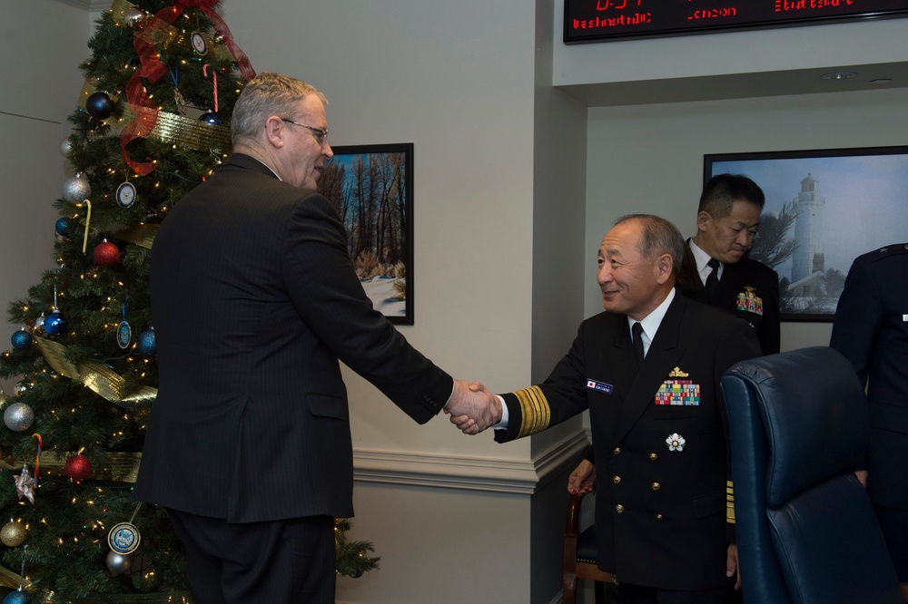 DSD meets with chief of the Japan Self-Defense Forces