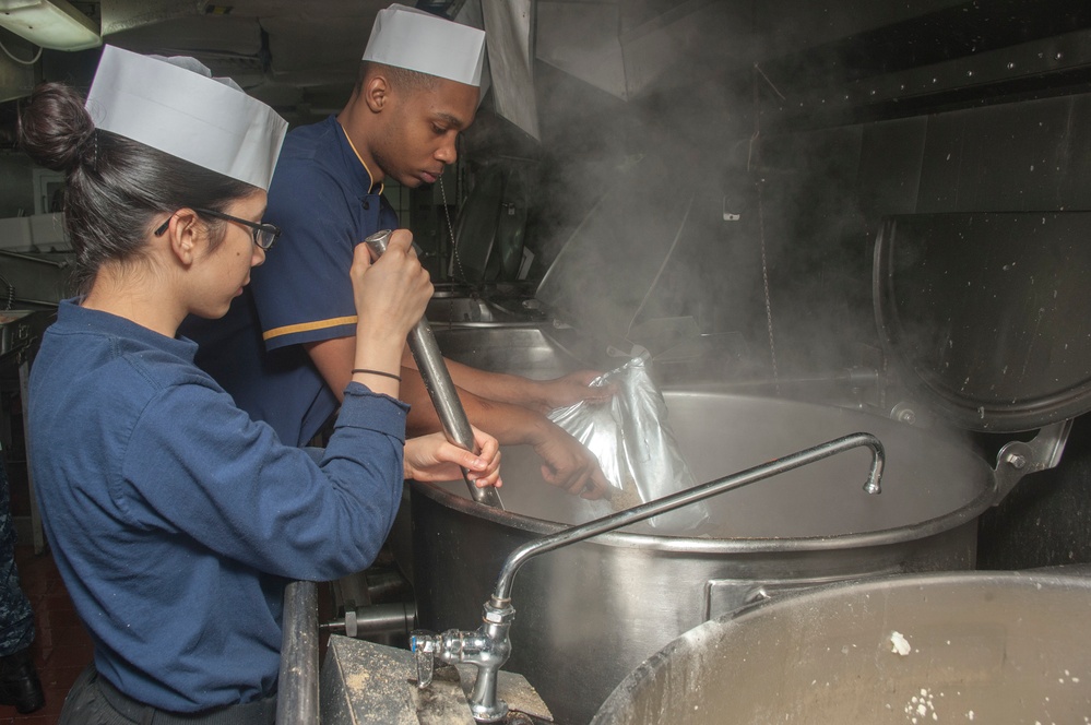USS George Washington Sailors prepare Thanksgiving meal