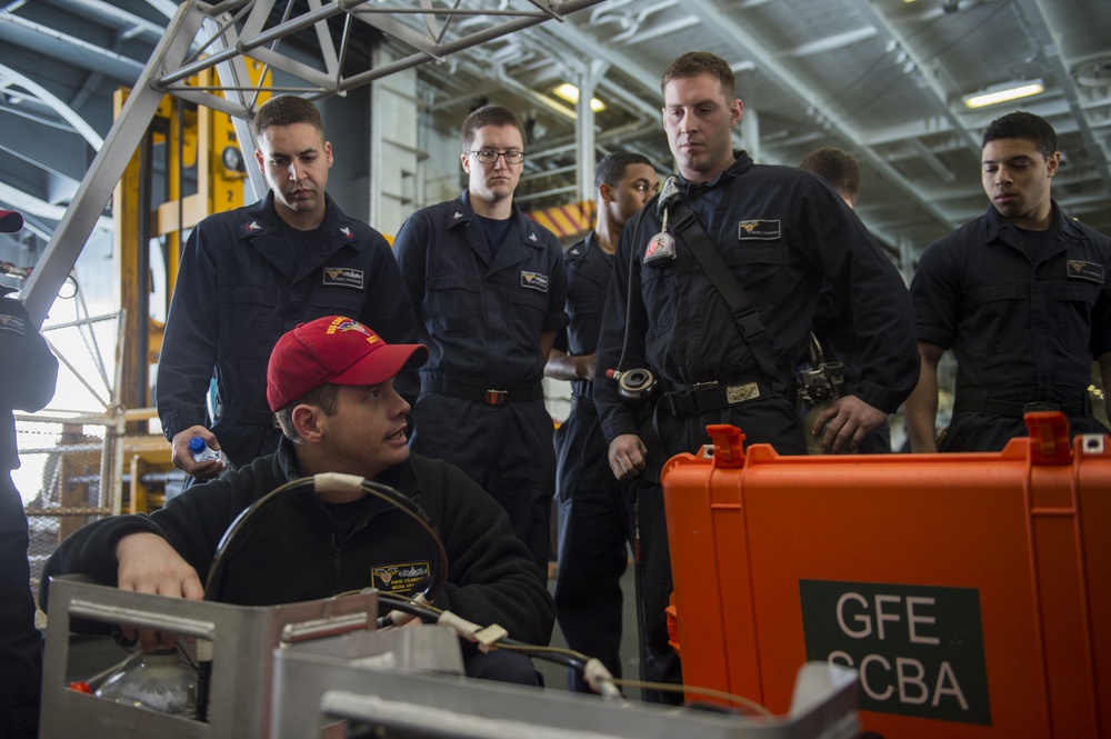 USS Carl Vinson participates in Operation Inherent Resolve