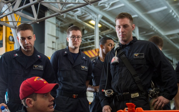 USS Carl Vinson participates in Operation Inherent Resolve