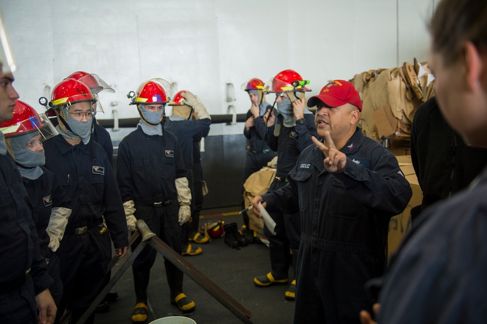 USS Carl Vinson participates in Operation Inherent Resolve