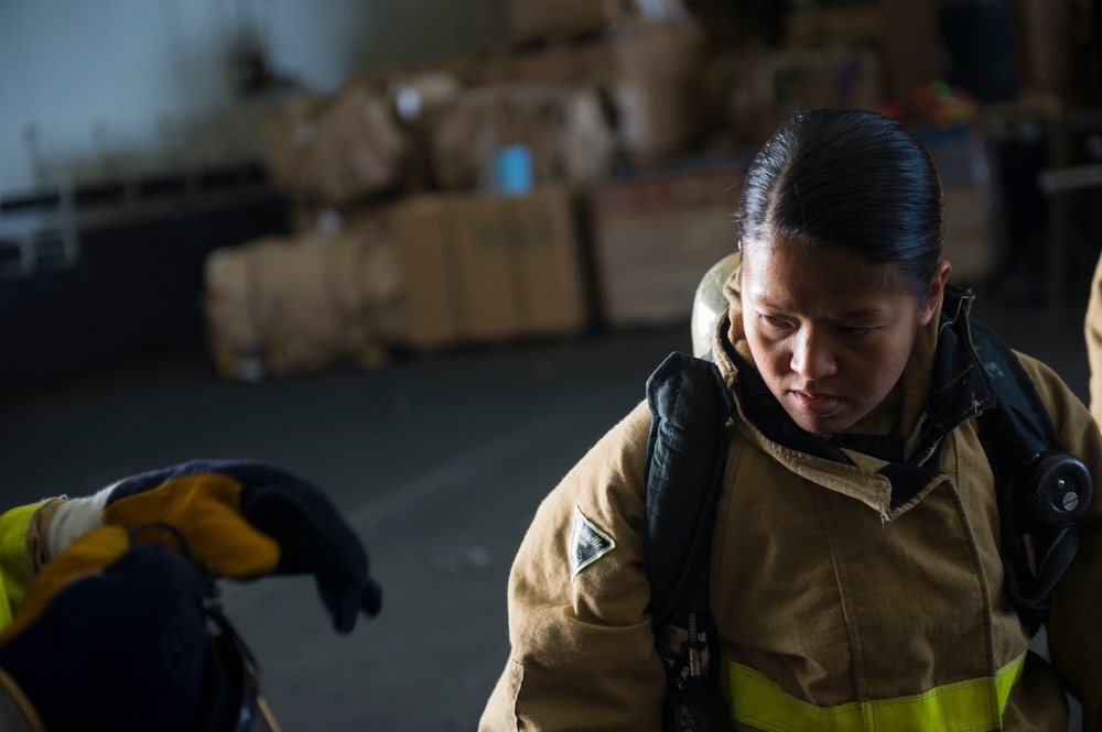 USS Carl Vinson participates in Operation Inherent Resolve