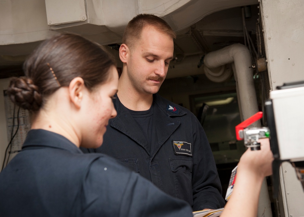 USS Carl Vinson participates in Operation Inherent Resolve