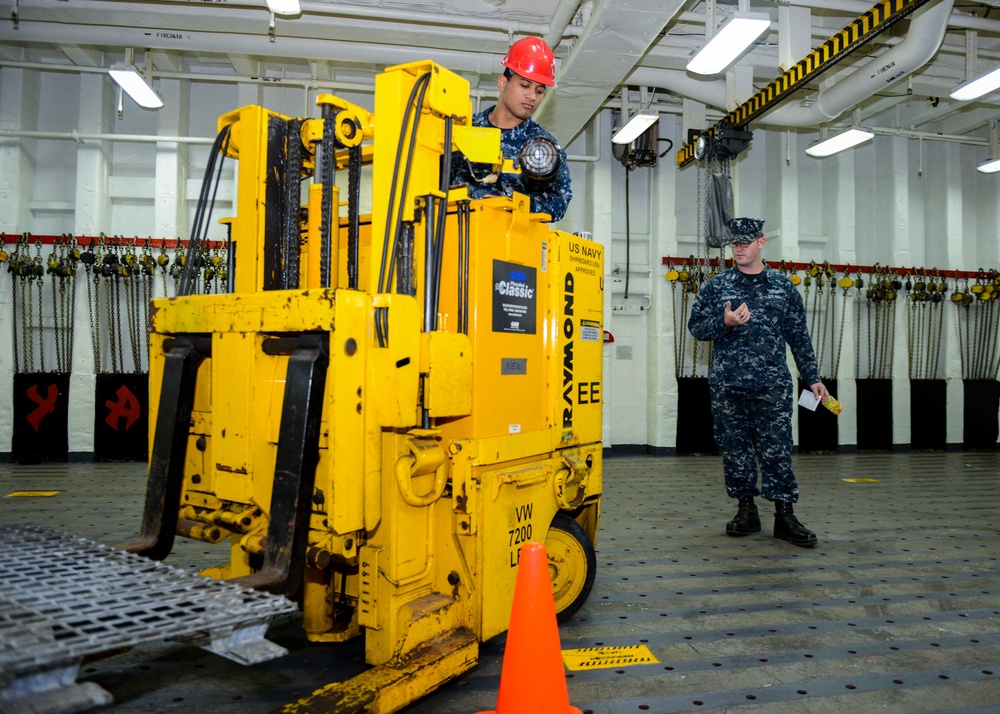 USS Bonhomme Richard crew prepares to get underway