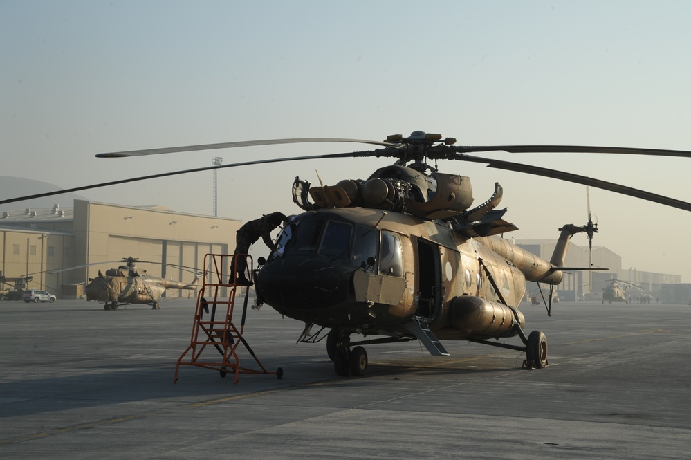Afghan airman preps Mi-17