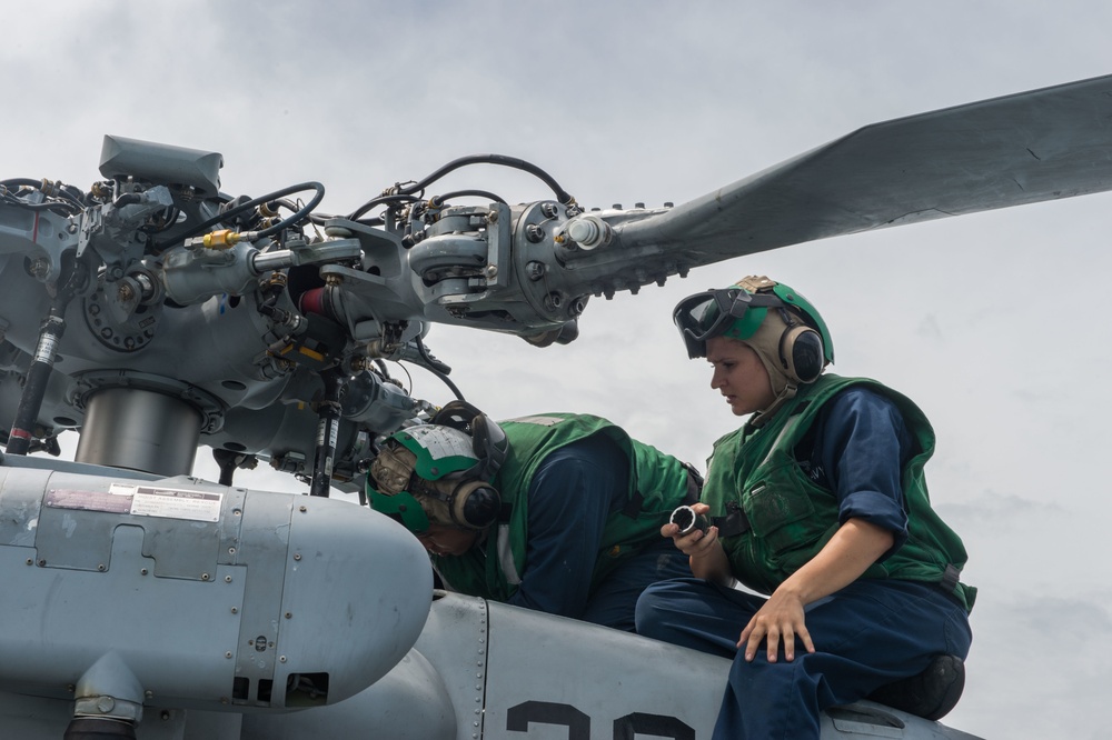 Flight operations aboard USS Fort Worth (LCS 3)