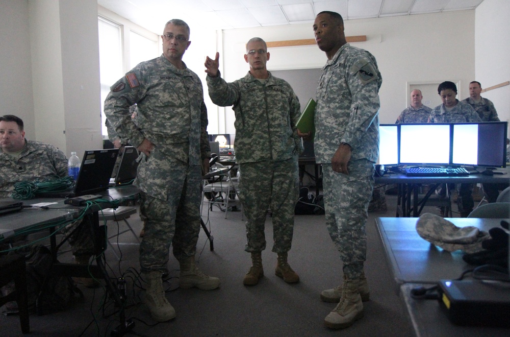 First Army Divsion East commander visits 78th Training Divsion WAREX