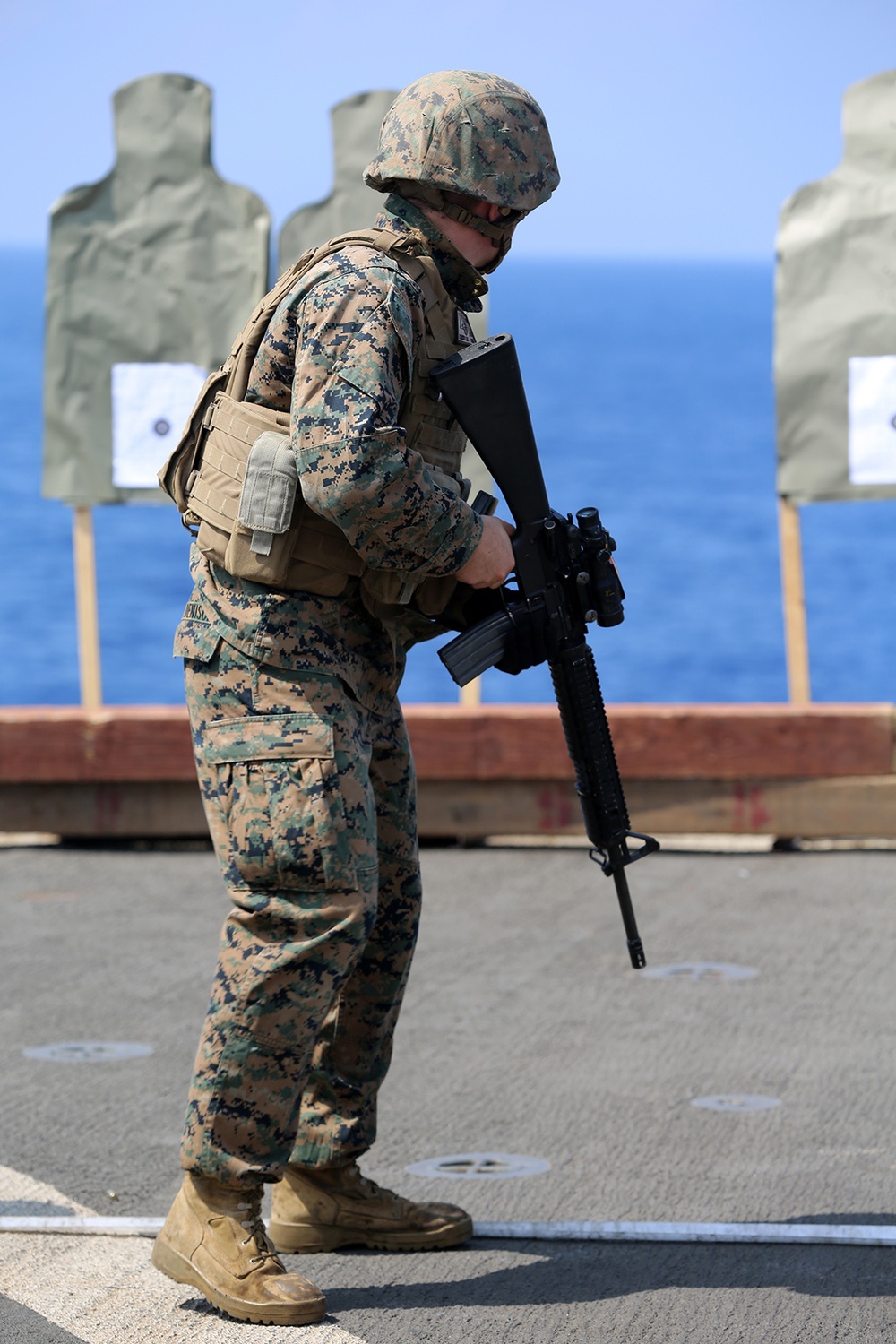 CLB-11 maintains weapon proficiency on USS Comstock