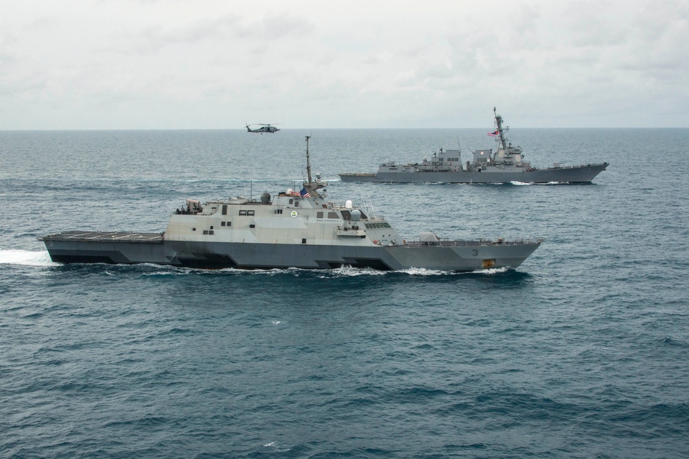 USS Sampson (DDG 102) and USS Fort Worth (LCS 3) Conduct Search Operations in the Java Sea