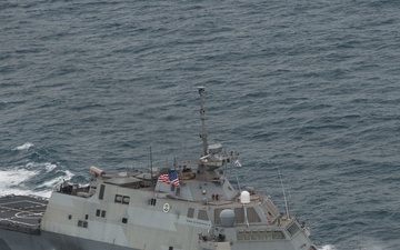 Littoral combat ship USS Fort Worth (LCS 3) and destroyer USS Samson (DDG 102)