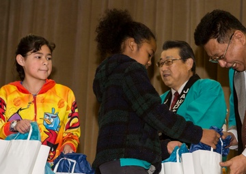 Local residents, station youth build bonds during mikan presentation