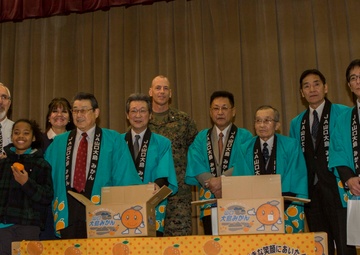 Local residents, station youth build bonds during mikan presentation