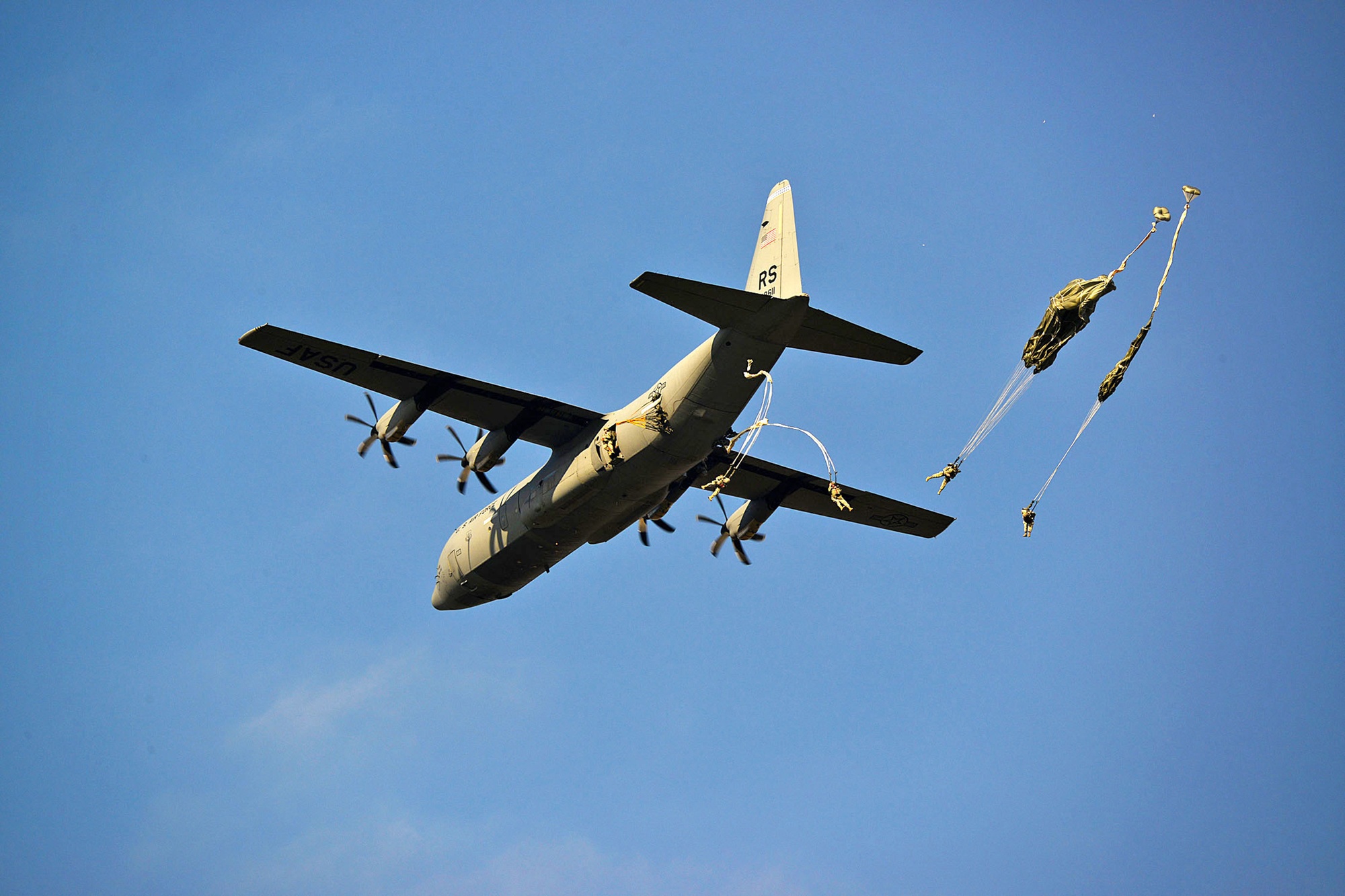 DVIDS - Images - Airborne operation at Juliet Drop Zone in Pordenone,  Italy, Jan. 13 [Image 13 of 15]